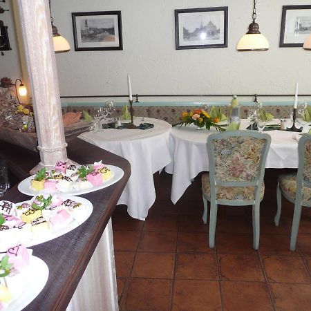 Hôtel Zum Schwedenkonig à Gadebusch Extérieur photo